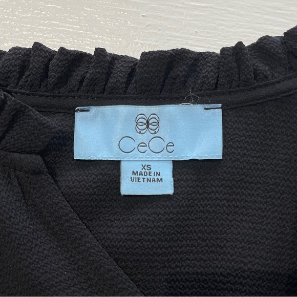 New CeCe Ruffle Cuff 3/4 Sleeve V-Neck Crepe Blouse Rich Black Size XS - Picture 15 of 16